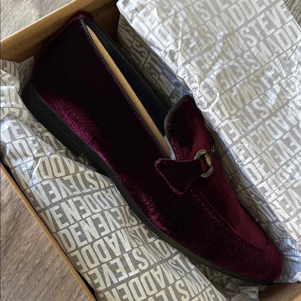 Steve Madden Burgundy Velvet Men’s Loafers 10